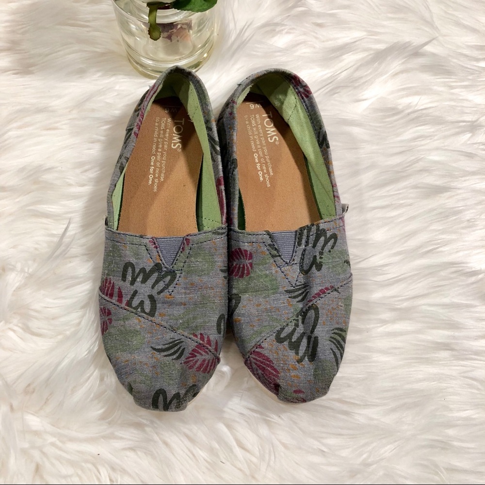 Toms size 6 very good condition